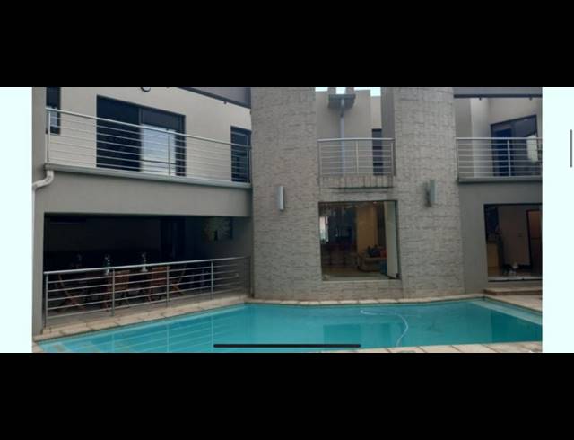 4 BEDROOM HOUSE FOR SALE IN GLEN ERASMIA